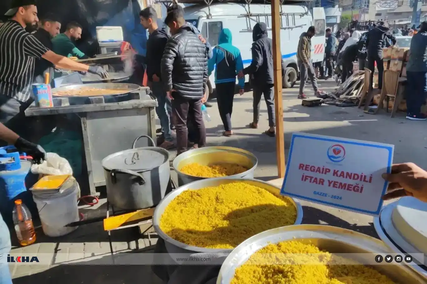 وقف ایتام غذای گرم در غزه توزیع کرد
