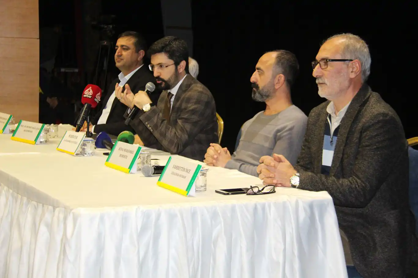 HÜDA PAR'dan "Anadilimi Seçiyorum" paneli: "Dilimiz, varlığımızın ve istikbalimizin teminatıdır" HÜDA PAR'dan "Anadilimi Seçiyorum" paneli: "Dilimiz, varlığımızın ve istikbalimizin teminatıdır"