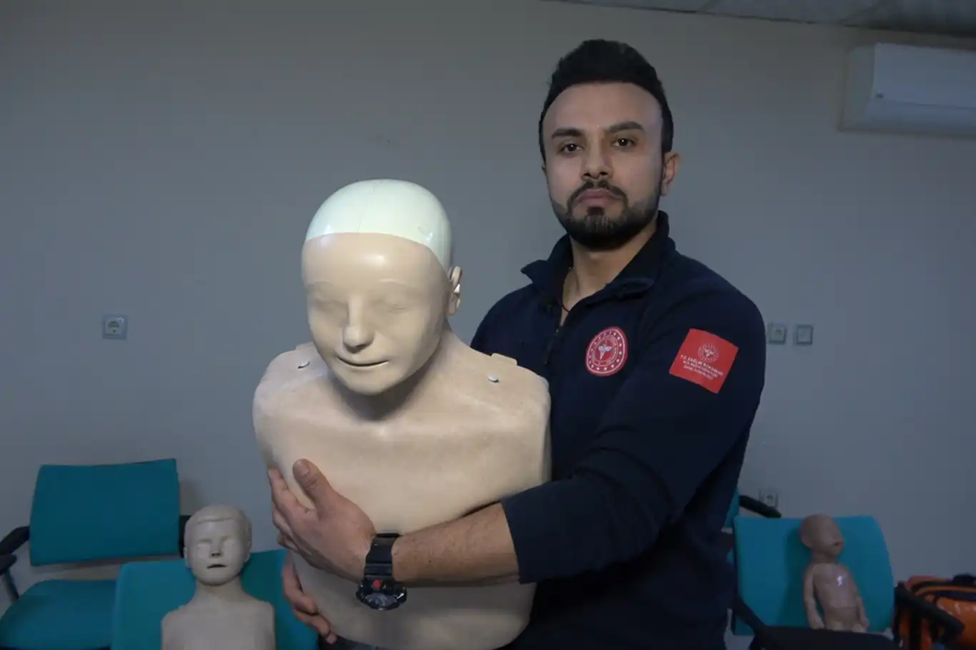 Yetişkinlerde Hemlich manevrası nasıl yapılır? Yetişkinlerde Hemlich manevrası nasıl yapılır?