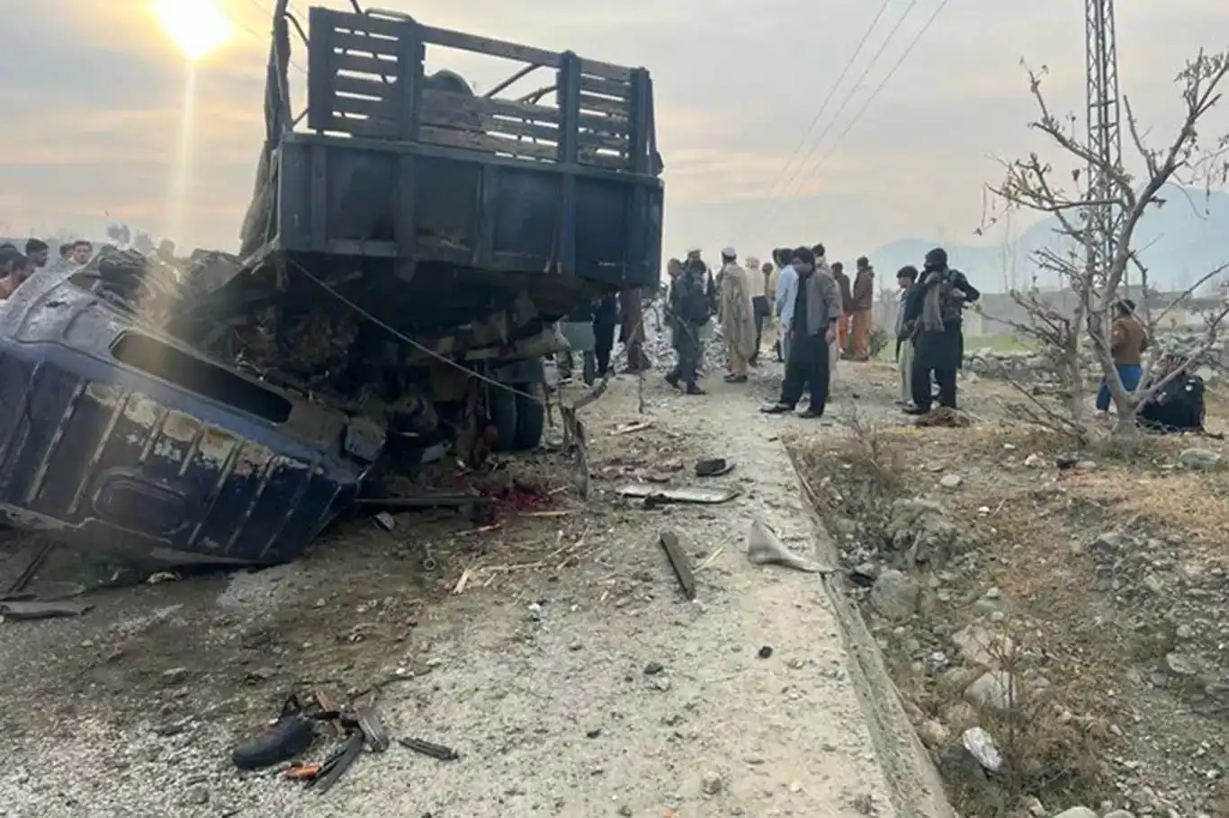 حمله انفجاری به خودروی پلیس در پاکستان: 5 نفر کشته شدند