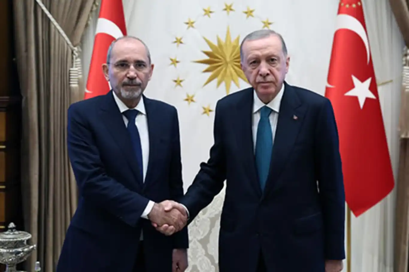 Cumhurbaşkanı Erdoğan, Eymen es-Safedi'yi kabul etti Cumhurbaşkanı Erdoğan, Eymen es-Safedi'yi kabul etti
