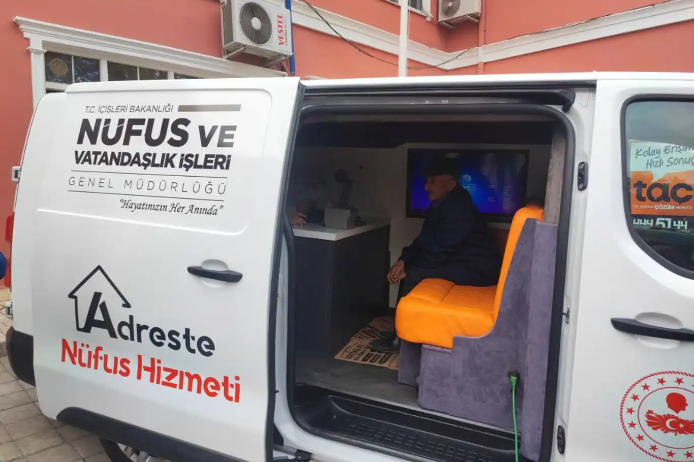 Malatya'da nüfus mobil aracı hizmete girdi Malatya'da nüfus mobil aracı hizmete girdi