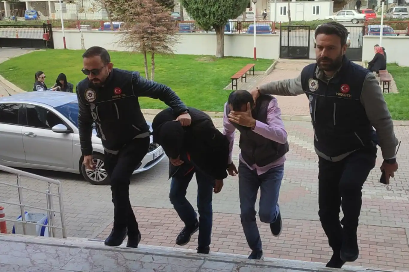 Konya'da durdurulan otomobilde uyuşturucu ele geçirildi Konya'da durdurulan otomobilde uyuşturucu ele geçirildi