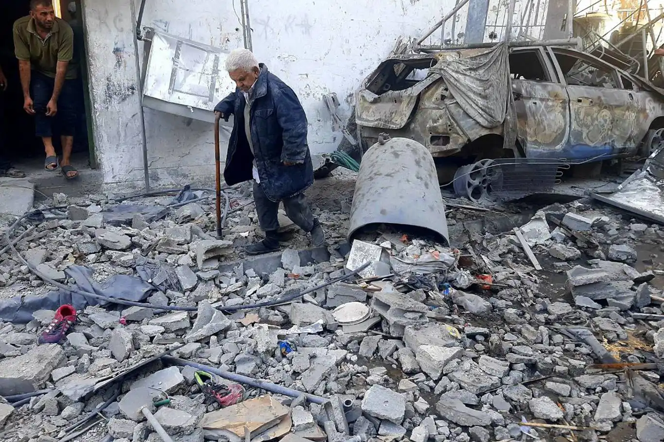 Siyonist rejim Gazze'nin kuzeyine varil bombası attı Siyonist rejim Gazze'nin kuzeyine varil bombası attı