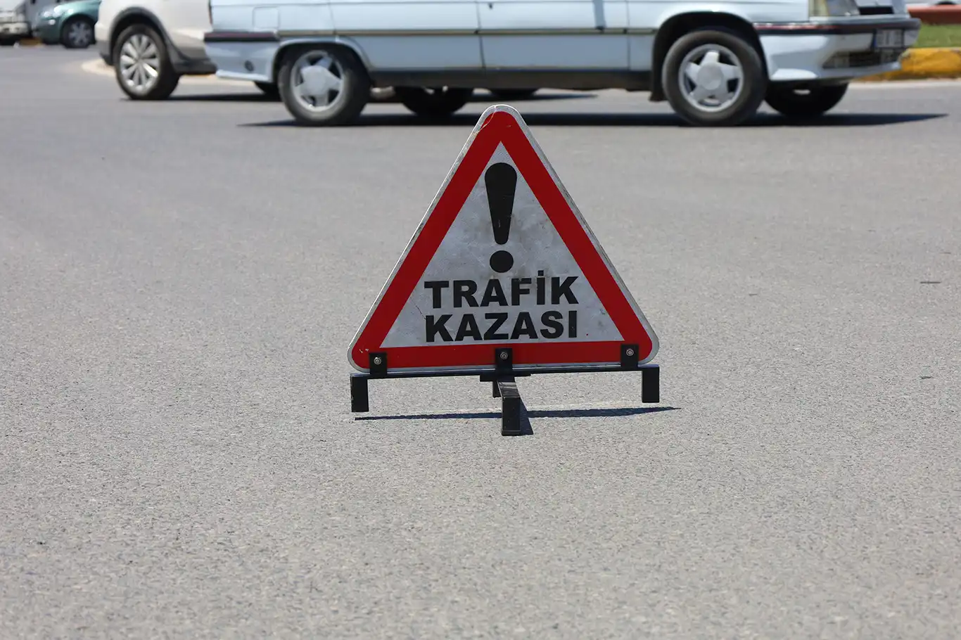 Şanlıurfa'da trafik kazası: 2'si çocuk 3 yaralı Şanlıurfa'da trafik kazası: 2'si çocuk 3 yaralı