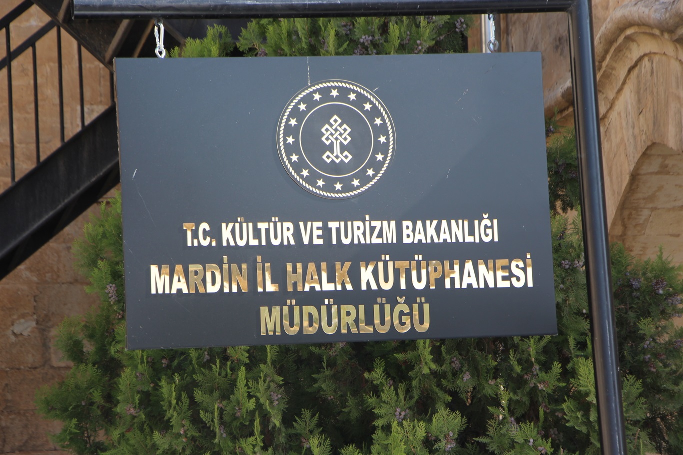 Kütüphaneler, yaşam boyu öğrenmeyi teşvik eden kurumlardır