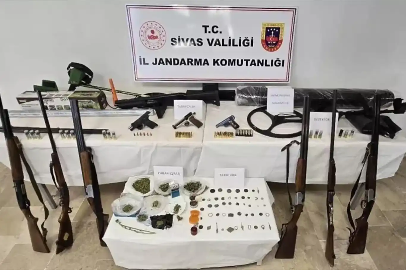 Sivas'ta uyuşturucu operasyonu: 7 gözaltı Sivas'ta uyuşturucu operasyonu: 7 gözaltı