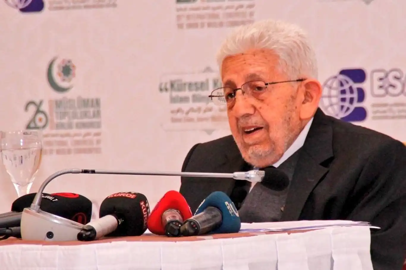 Felicity Party founder Recai Kutan dies at 94