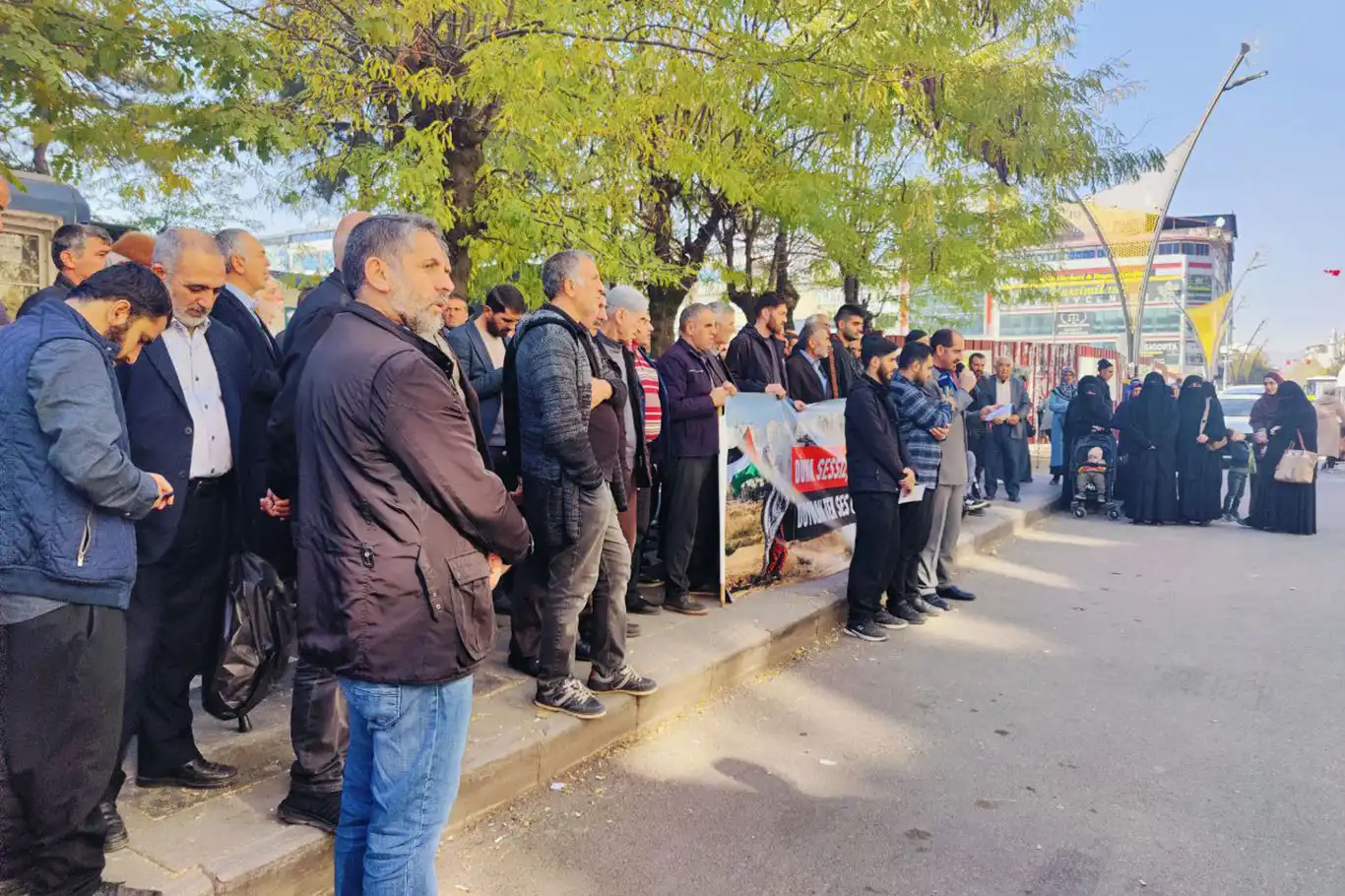 HÜDA PAR Bingöl İl Başkanlığı: Zalimin zulmüne baş kaldırmamak zulme ortak olmaktır HÜDA PAR Bingöl İl Başkanlığı: Zalimin zulmüne baş kaldırmamak zulme ortak olmaktır