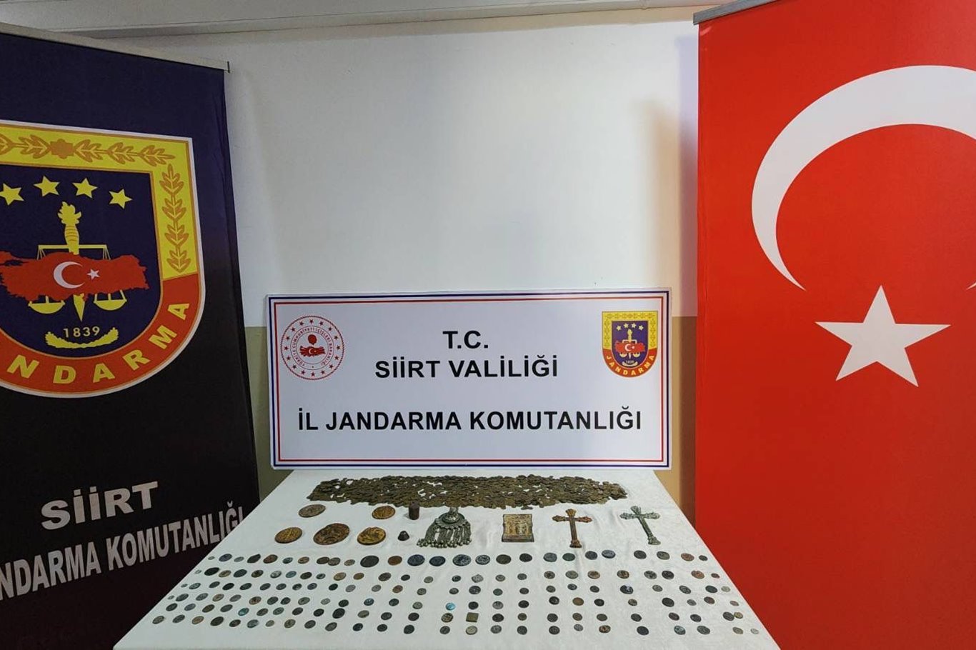 Siirt’te tarihi eser kaçakçılığı operasyonu Siirt’te tarihi eser kaçakçılığı operasyonu