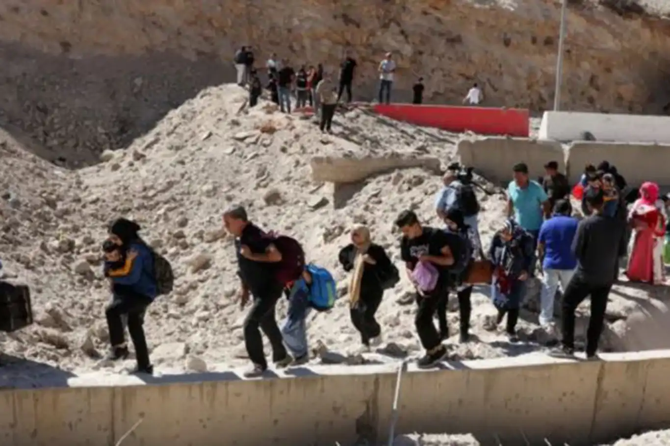 Lebanon faces major displacement crisis amid intensified Israeli airstrikes Lebanon faces major displacement crisis amid intensified Israeli airstrikes