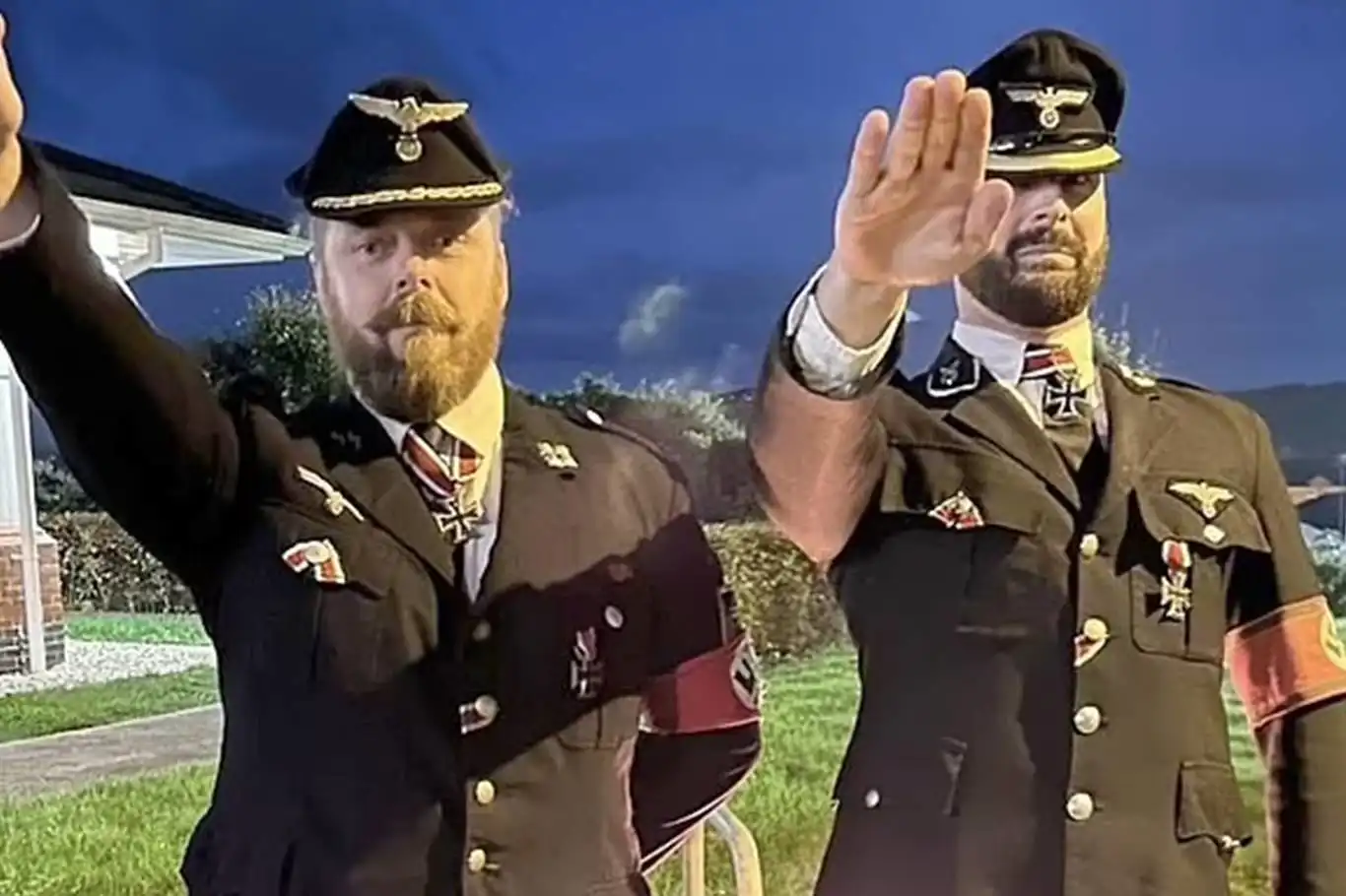 İngiltere'de Nazi üniforması giyen askerler hakkında soruşturma başlatıldı İngiltere'de Nazi üniforması giyen askerler hakkında soruşturma başlatıldı