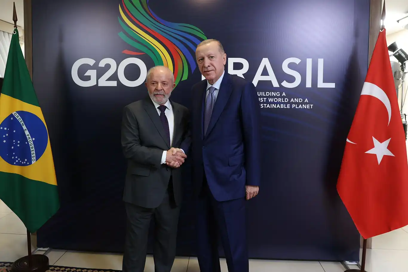 President Erdoğan meets with Brazilian President Lula da Silva at G20 Summit President Erdoğan meets with Brazilian President Lula da Silva at G20 Summit