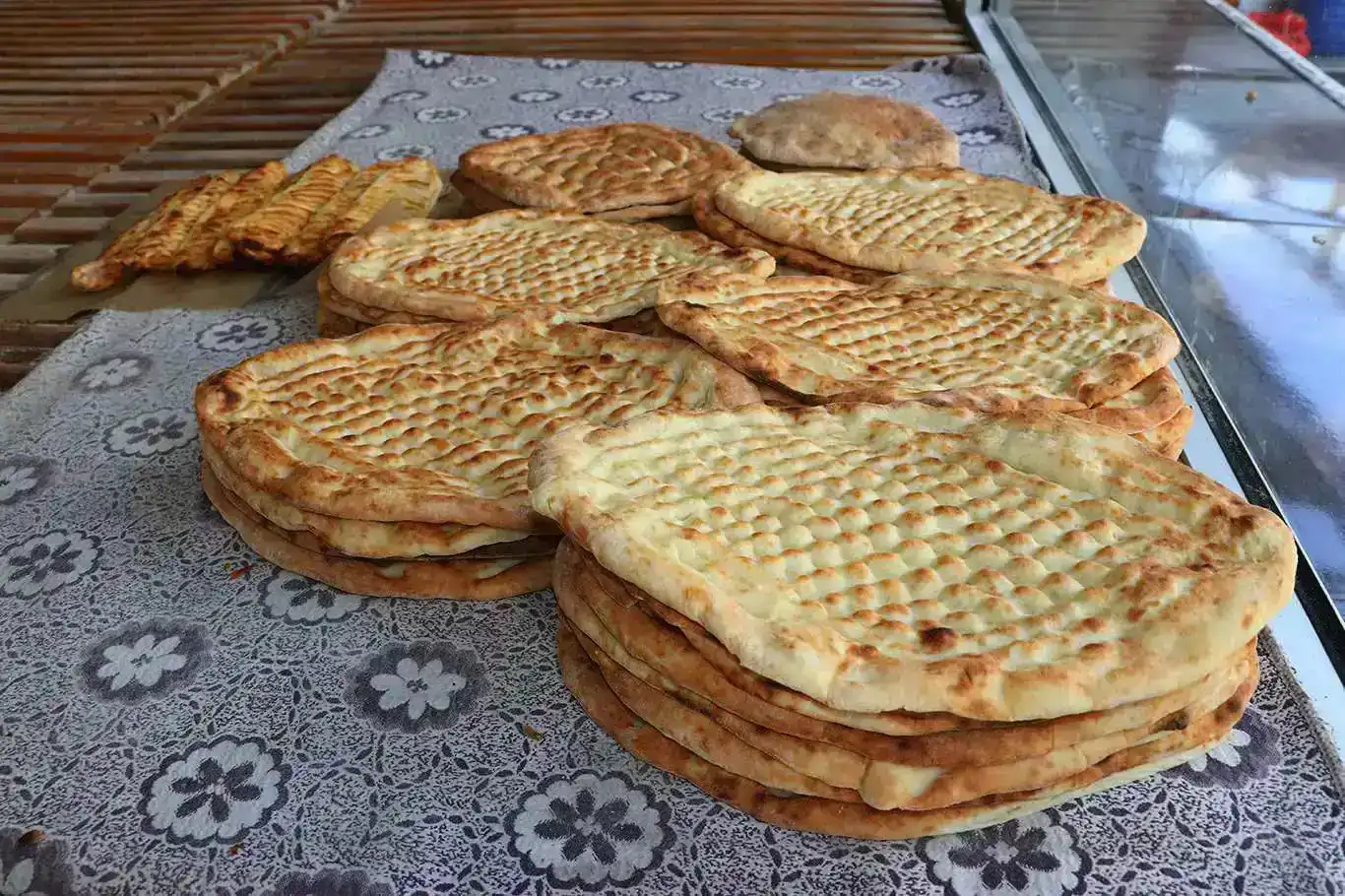 Şanlıurfa'da ekmeğin fiyatı 10 lira oldu Şanlıurfa'da ekmeğin fiyatı 10 lira oldu