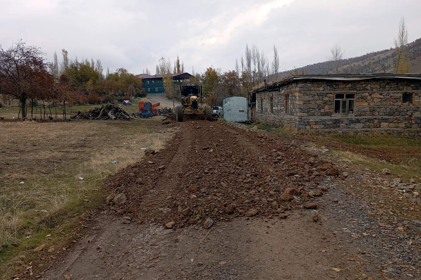 Siirt'in köy ve mezralarında altyapı çalışmaları devam ediyor