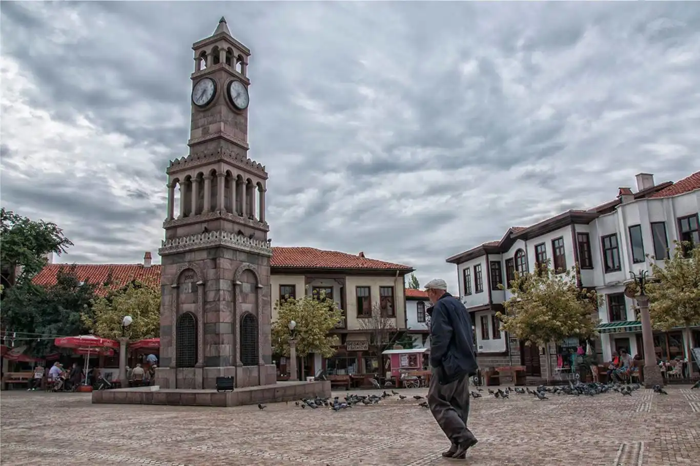 Ankara için kuvvetli rüzgar ve fırtına uyarısı Ankara için kuvvetli rüzgar ve fırtına uyarısı