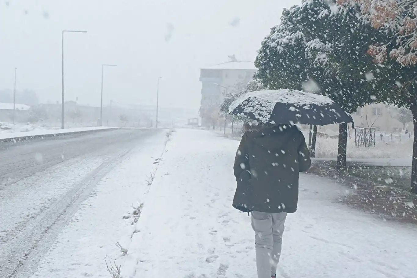 Meteoroloji'den 49 il için "Sarı" ve "Turuncu" kodlu uyarı Meteoroloji'den 49 il için "Sarı" ve "Turuncu" kodlu uyarı