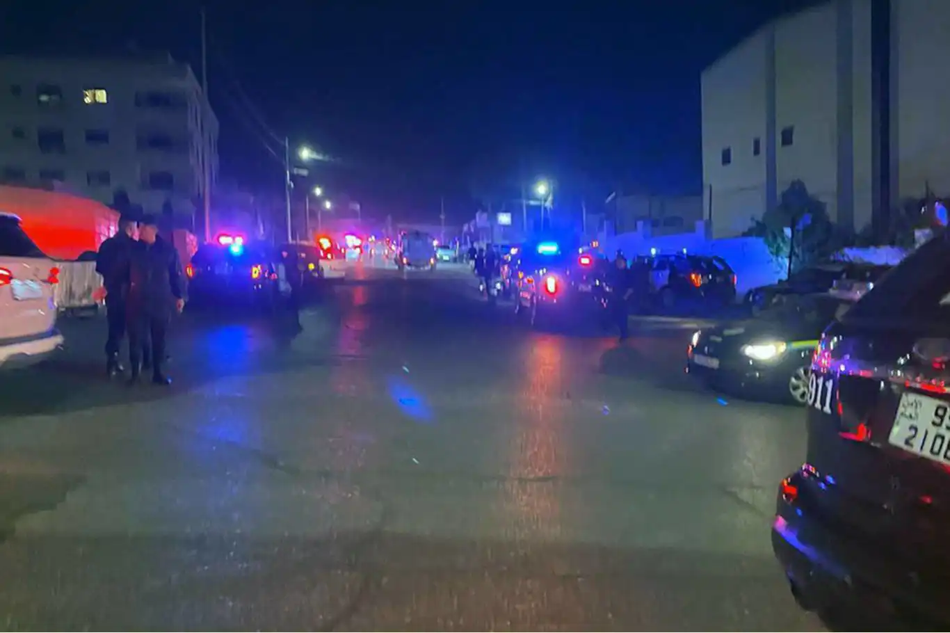 Gunman killed after shooting at Jordanian security in Amman Gunman killed after shooting at Jordanian security in Amman