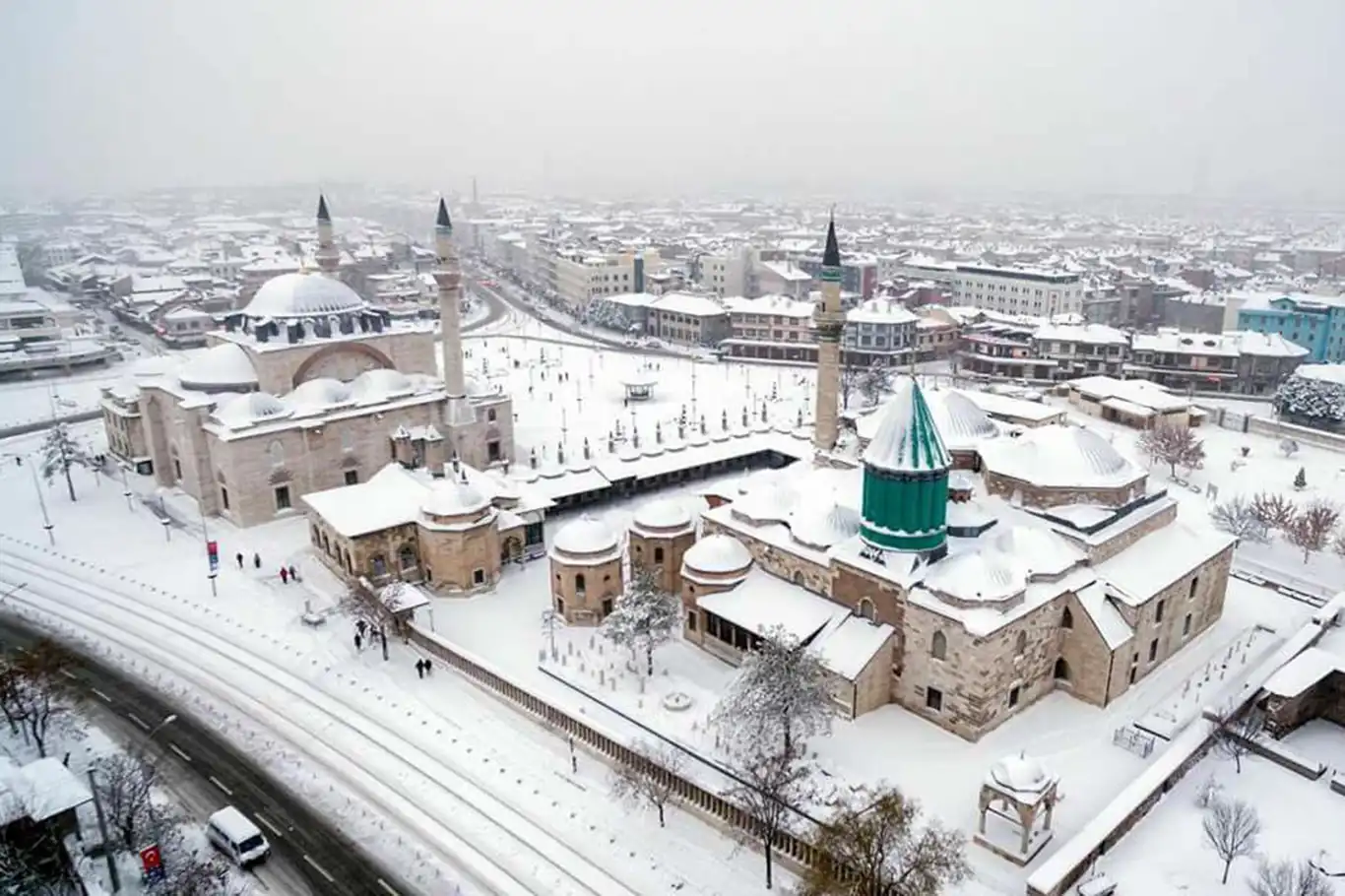 Konya beyaza büründü Konya beyaza büründü