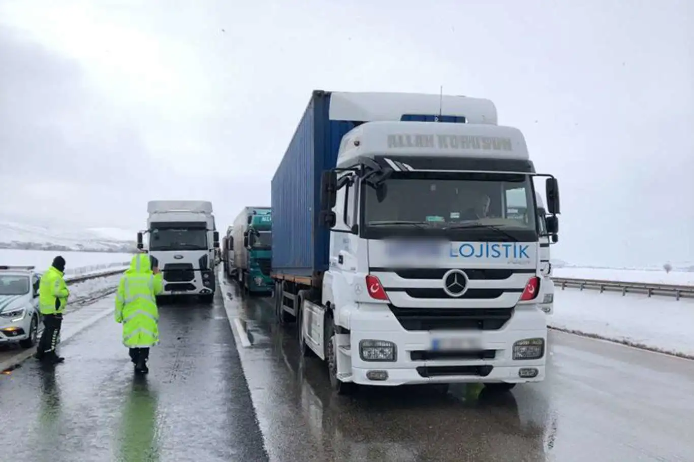 Antalya-Konya yolu tüm araçlar için ulaşıma açıldı Antalya-Konya yolu tüm araçlar için ulaşıma açıldı