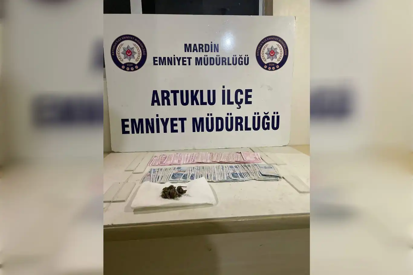 Mardin’de yaşlı çiftin altın ve parası çalan hırsızlar yakalandı Mardin’de yaşlı çiftin altın ve parası çalan hırsızlar yakalandı