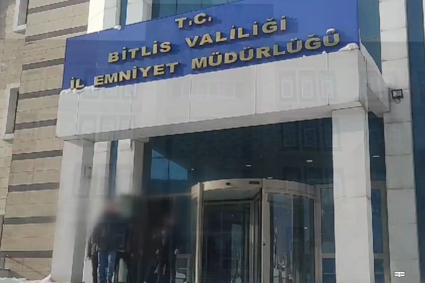 Bitlis'te 24 düzensiz göçmen ile 4 organizatör şüphelisi yakalandı Bitlis'te 24 düzensiz göçmen ile 4 organizatör şüphelisi yakalandı
