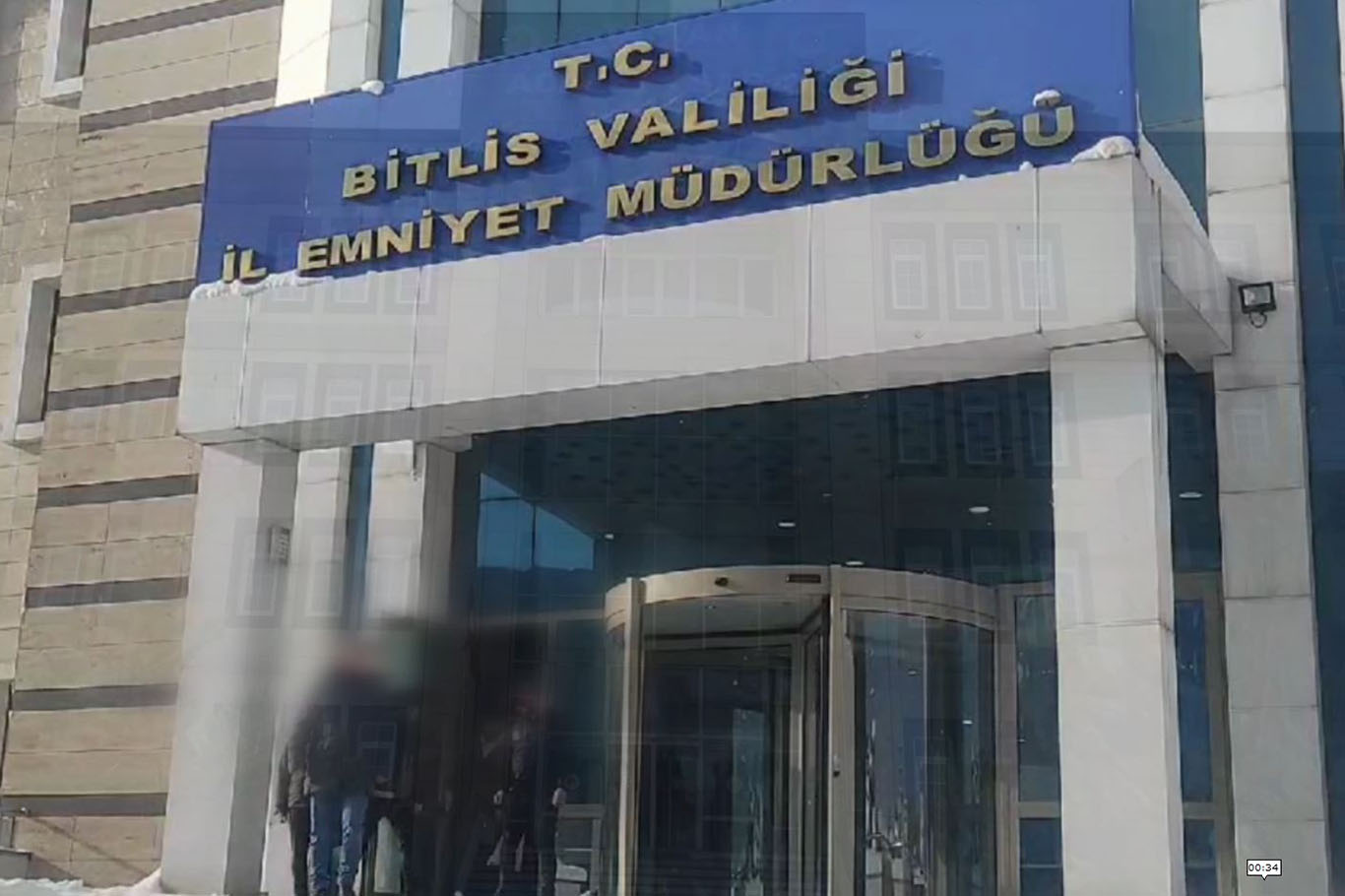 Bitlis'te 24 düzensiz göçmen ile 4 organizatör şüphelisi yakalandı Bitlis'te 24 düzensiz göçmen ile 4 organizatör şüphelisi yakalandı