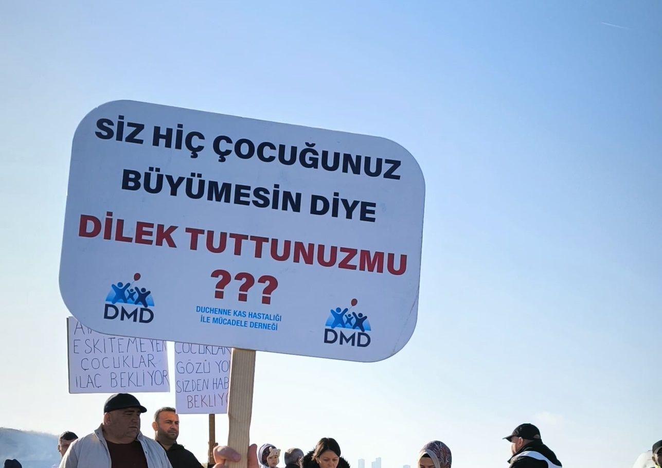 DMD hastası çocuklar için Sağlık Bakanlığı önünde eylem DMD hastası çocuklar için Sağlık Bakanlığı önünde eylem