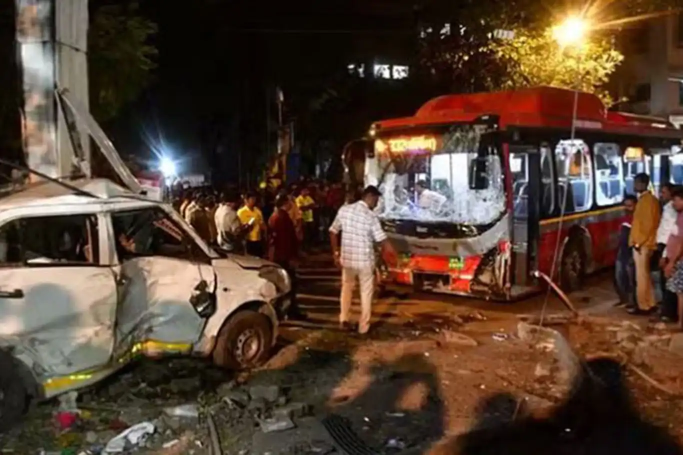 India: Six dead, 49 injured in Mumbai bus accident India: Six dead, 49 injured in Mumbai bus accident