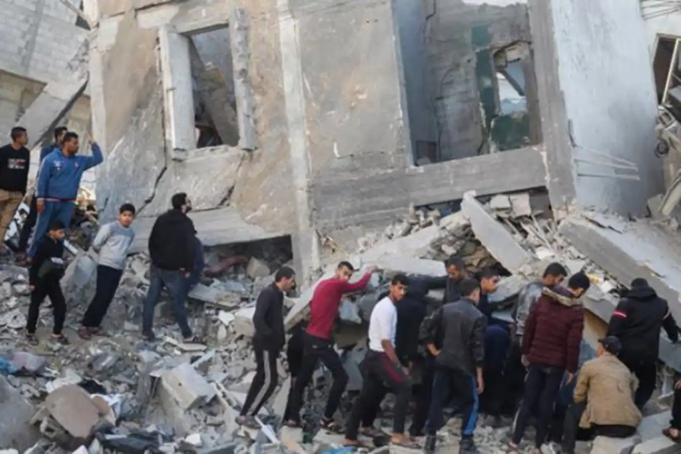 Civilian targets under fire: 16 Palestinians dead in latest Israeli attacks on Gaza Civilian targets under fire: 16 Palestinians dead in latest Israeli attacks on Gaza