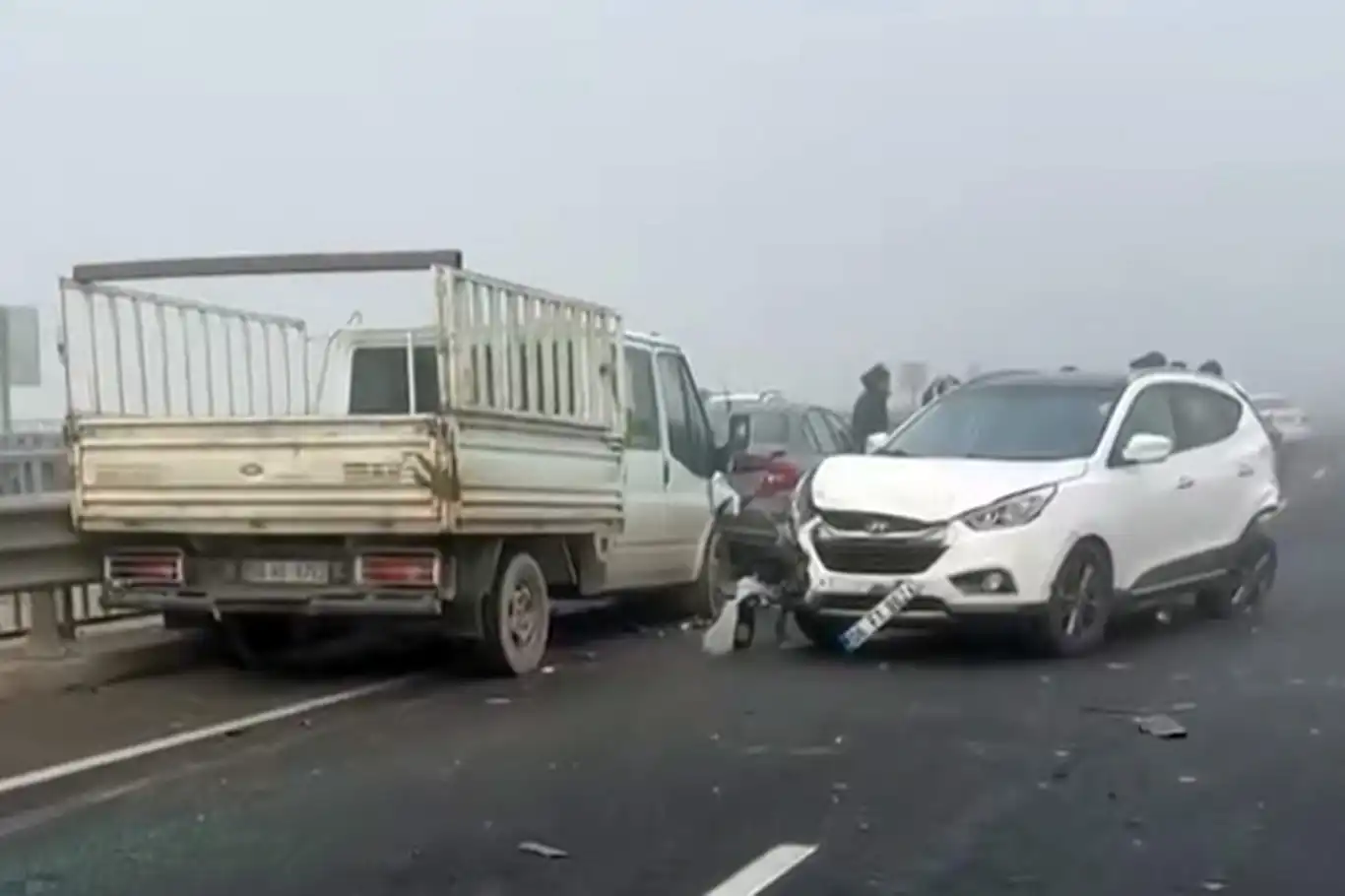 Diyarbakır'da 13 aracın karıştığı 2'nci zincirleme kazada 8 kişi yaralandı Diyarbakır'da 13 aracın karıştığı 2'nci zincirleme kazada 8 kişi yaralandı