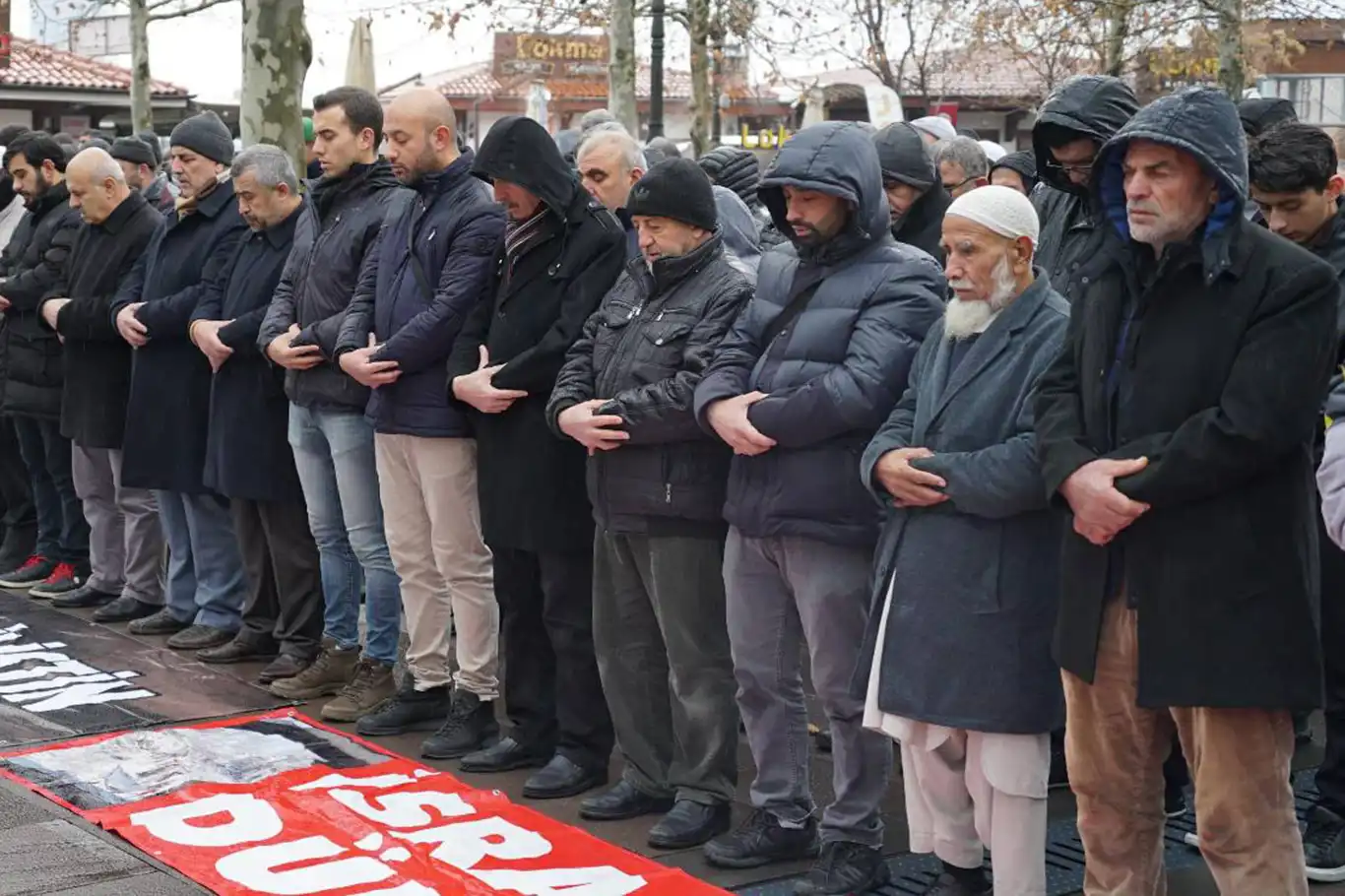 Filistinli şehitler için Ankara'da gıyabi cenaze namazı kılındı Filistinli şehitler için Ankara'da gıyabi cenaze namazı kılındı