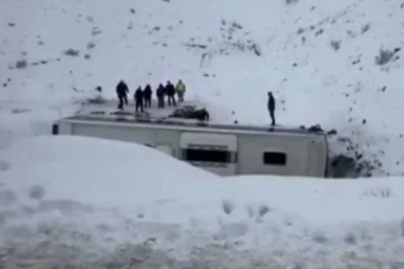 Erzincan Valisi Aydoğdu, otobüs kazasına ilişkin açıklamada bulundu Erzincan Valisi Aydoğdu, otobüs kazasına ilişkin açıklamada bulundu