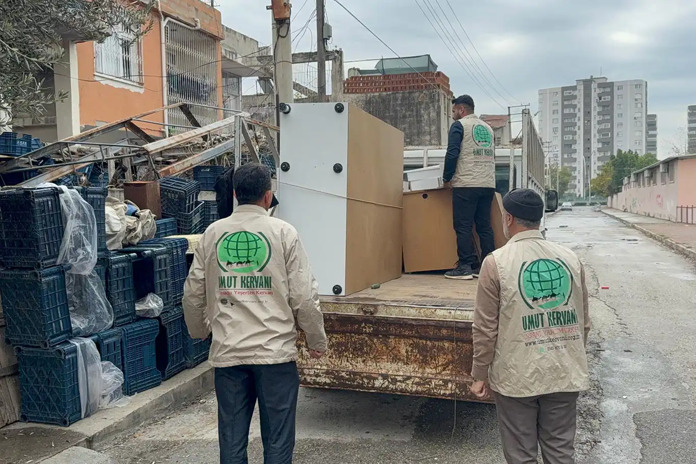 Hope Caravan delivers aid to needy families in Mersin Hope Caravan delivers aid to needy families in Mersin