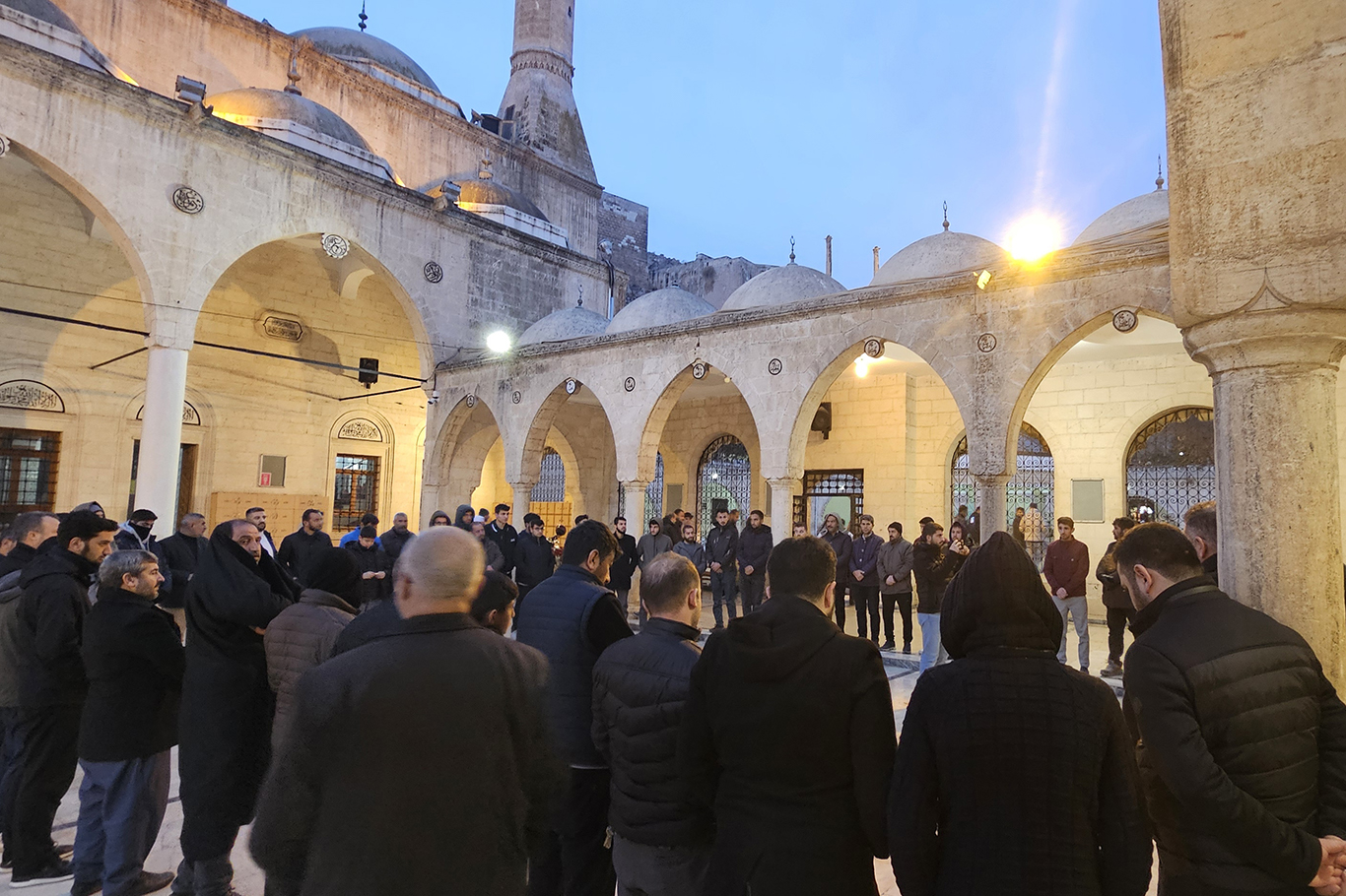 Hür Gençlik sabah namazı buluşmaları devam ediyor