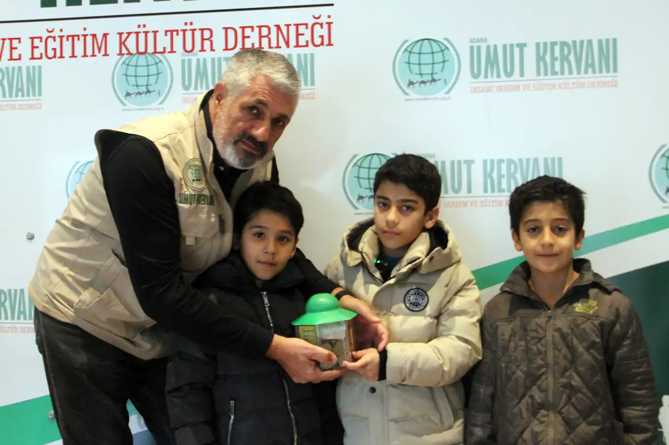 Adanalı çocuklardan Gazze'ye anlamlı destek Adanalı çocuklardan Gazze'ye anlamlı destek