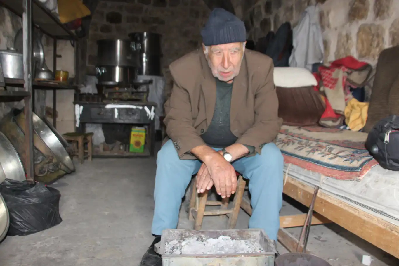 86 yaşındaki kalay ustasından gençlere tavsiyeler 86 yaşındaki kalay ustasından gençlere tavsiyeler
