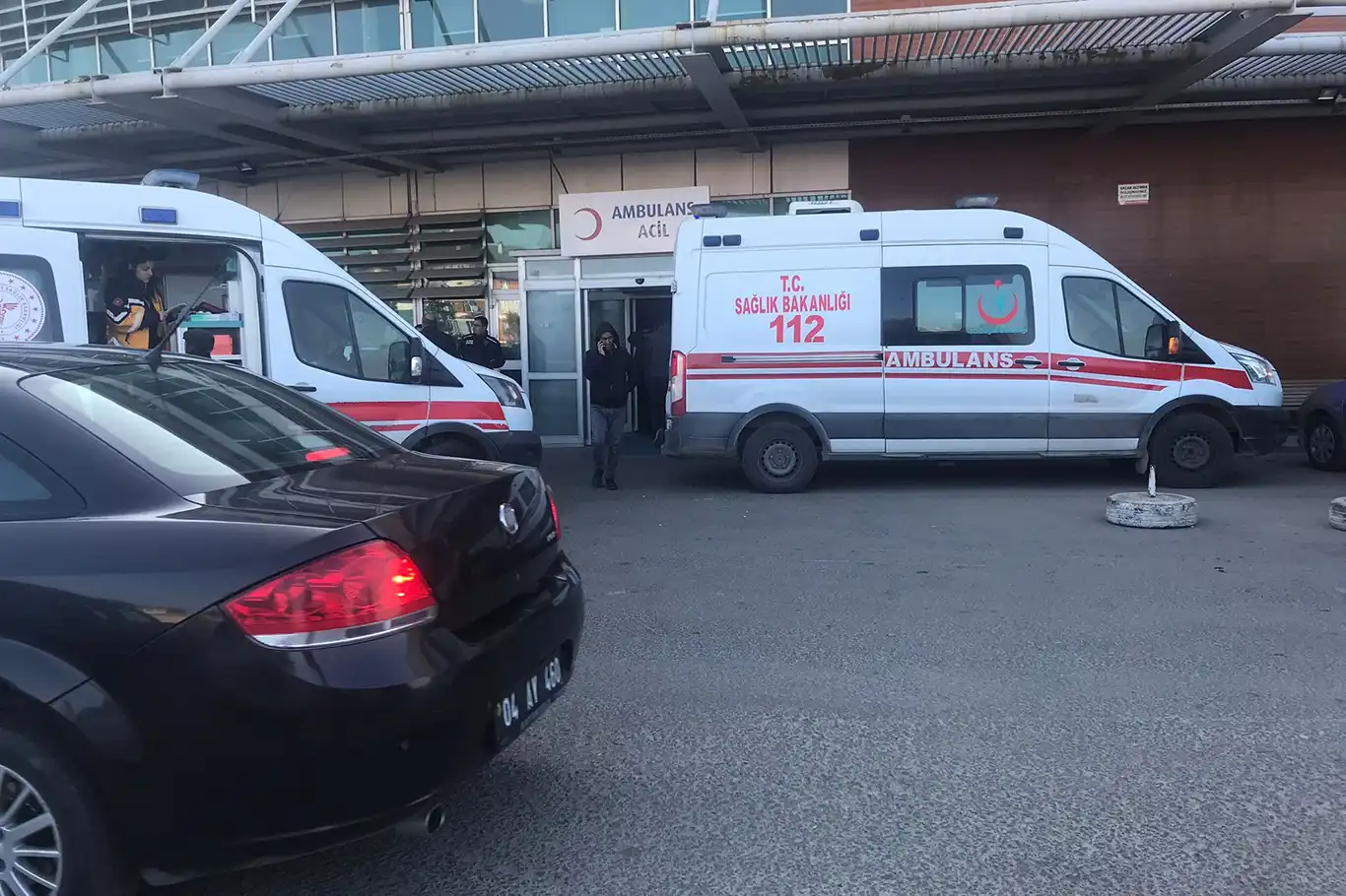 Akaryakıt İstasyonunda kavga: 1'i polis 7 yaralı Akaryakıt İstasyonunda kavga: 1'i polis 7 yaralı