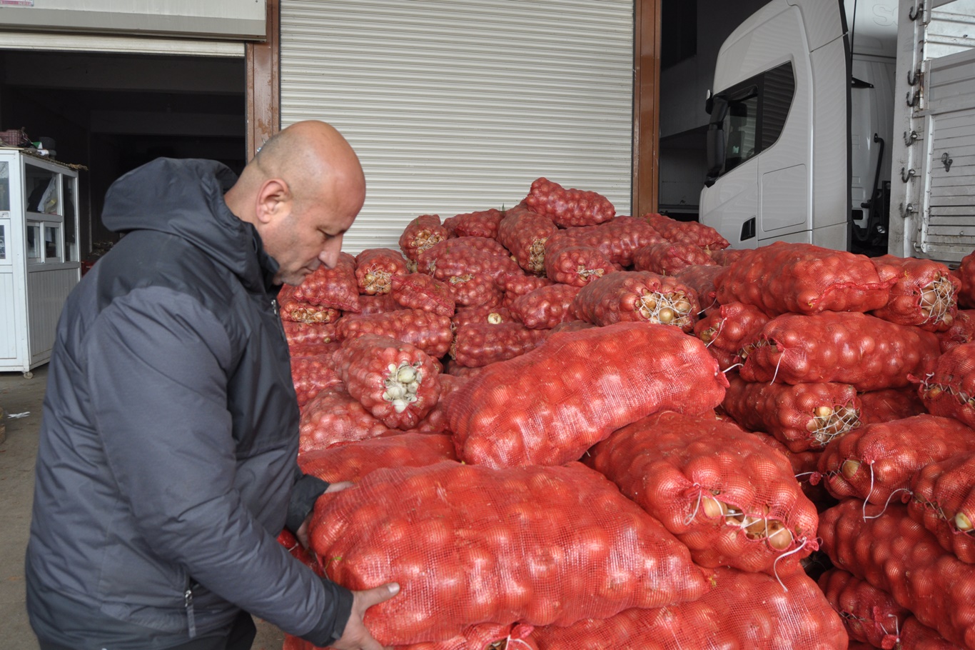 Hal esnafı: Dengesiz üretim, ürün fiyatlarında yüksek dalgalanmalara sebep oluyor