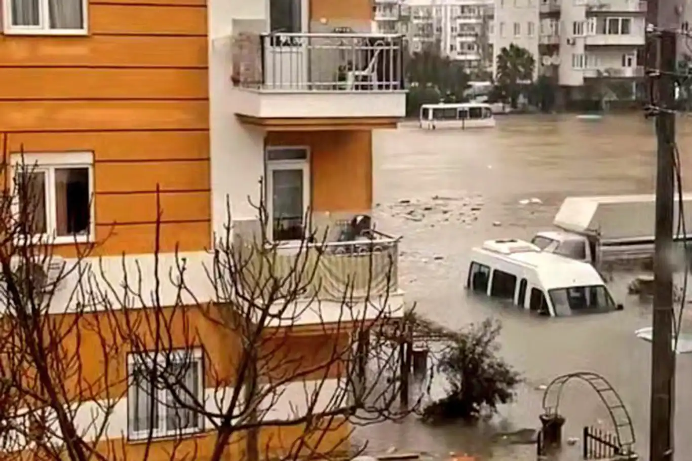 Antalya battles floods after heavy downpours, schools and businesses closed Antalya battles floods after heavy downpours, schools and businesses closed