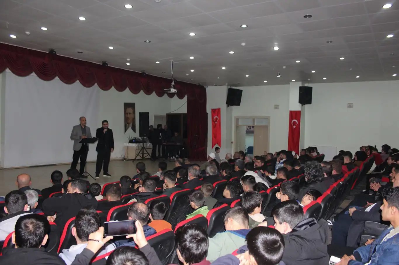 Nusaybin'de "Şehitler Gecesi" programı düzenlendi Nusaybin'de "Şehitler Gecesi" programı düzenlendi