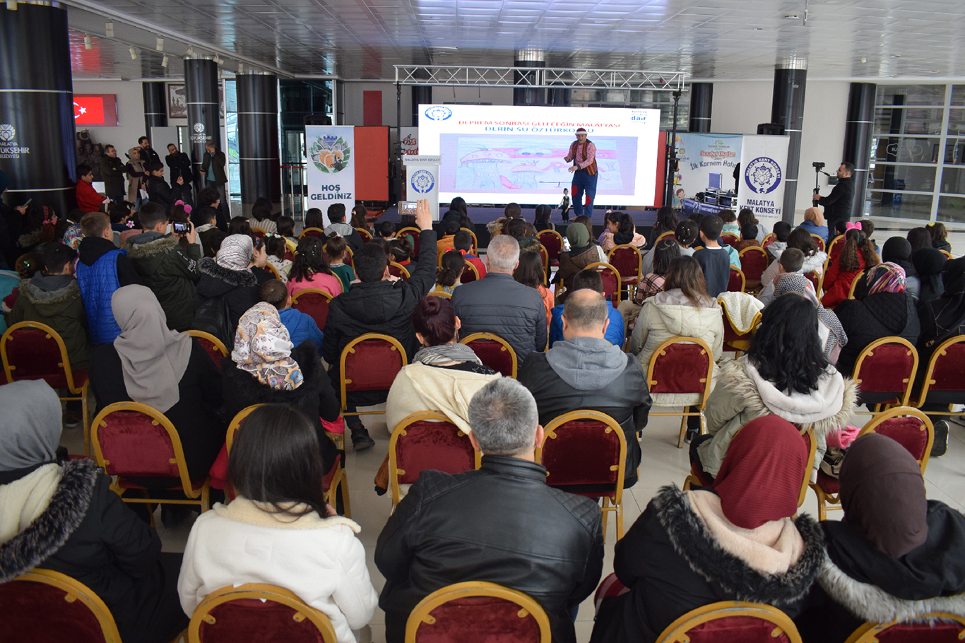 Çocuklar deprem sonrası geleceğin Malatya'sını resmetti Çocuklar deprem sonrası geleceğin Malatya'sını resmetti