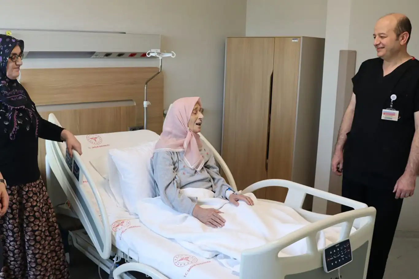 80 yaşındaki hastanın mitral kalp kapakçığı kapalı anjiyo yöntemiyle değiştirildi 80 yaşındaki hastanın mitral kalp kapakçığı kapalı anjiyo yöntemiyle değiştirildi