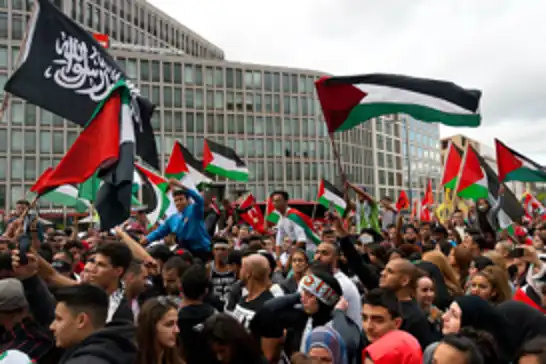 Almanya'da binlerce kişi  Filistin'e destek için yürüdü