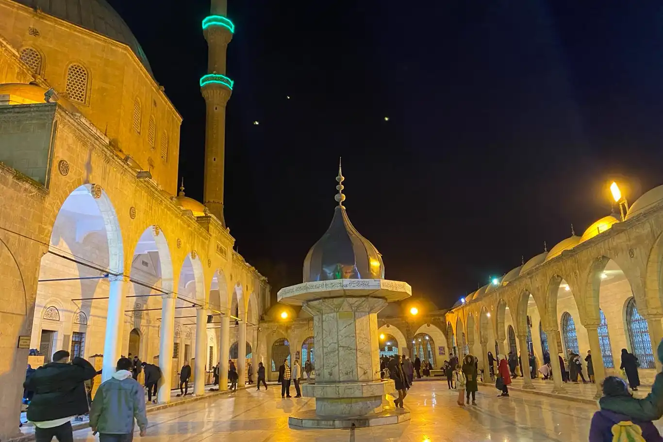 Şanlıurfalılar: Miraç'ın merkezi maalesef zalim Yahudilerin işgali altında Şanlıurfalılar: Miraç'ın merkezi maalesef zalim Yahudilerin işgali altında