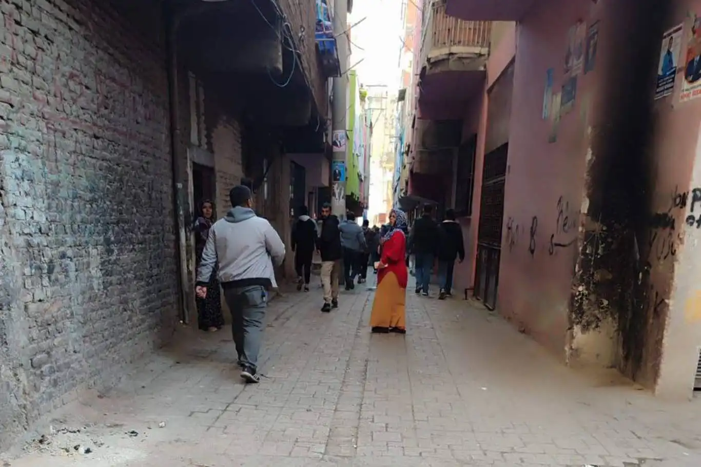 Diyarbakır'da aileler arasında silahlı kavga: Bir ölü 2 yaralı Diyarbakır'da aileler arasında silahlı kavga: Bir ölü 2 yaralı
