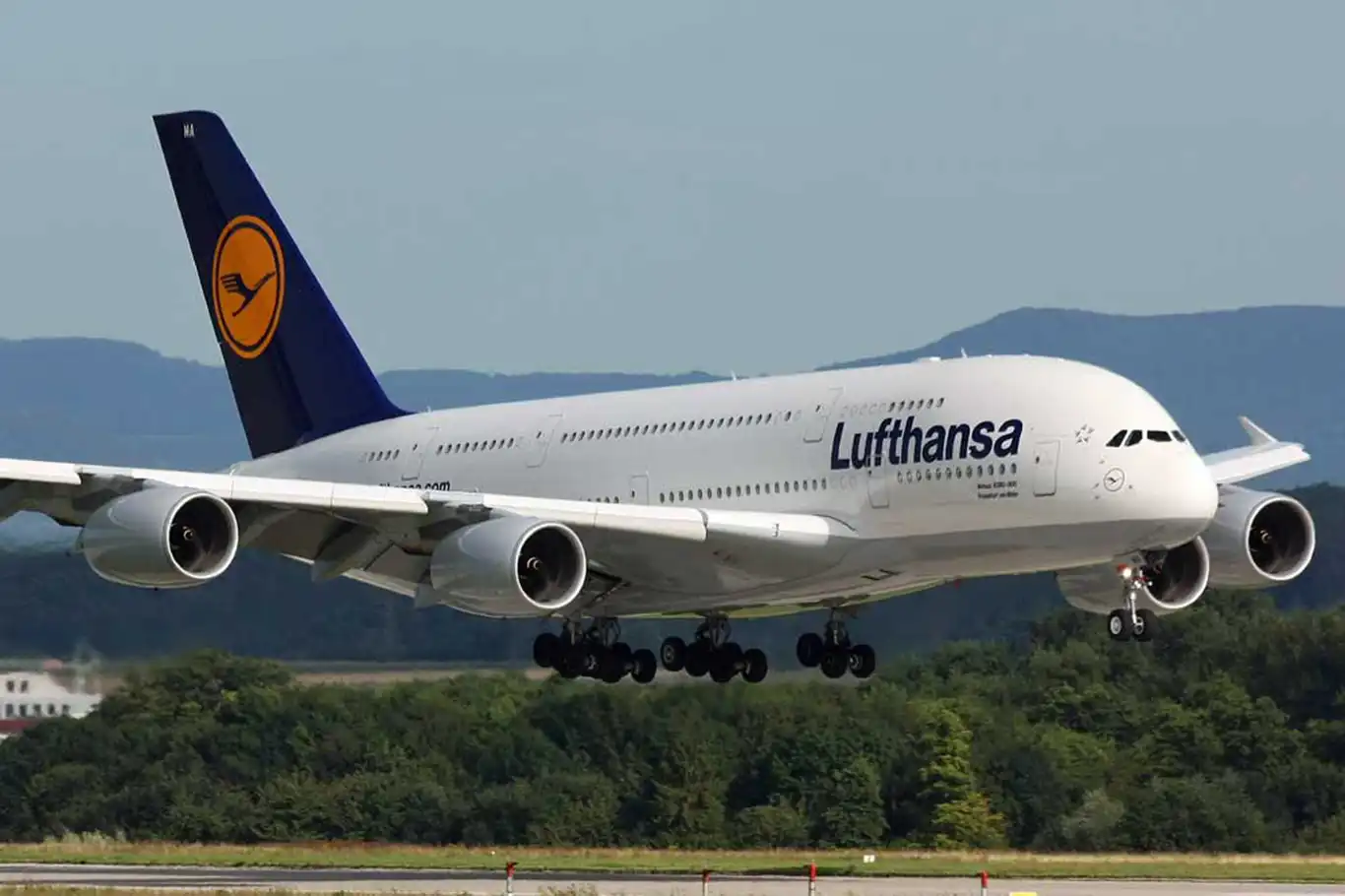 Lufthansa strike grounds hundreds of flights, disrupts travel for 70,000 passengers Lufthansa strike grounds hundreds of flights, disrupts travel for 70,000 passengers