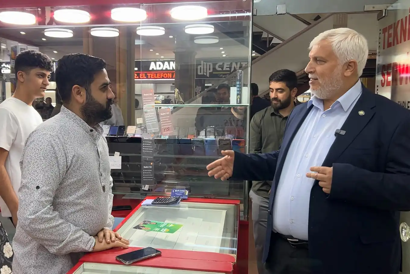 HÜDA PAR Adana Büyükşehir Belediye Başkan adayı Demir'den Çakmak Plaza esnafına ziyaret HÜDA PAR Adana Büyükşehir Belediye Başkan adayı Demir'den Çakmak Plaza esnafına ziyaret