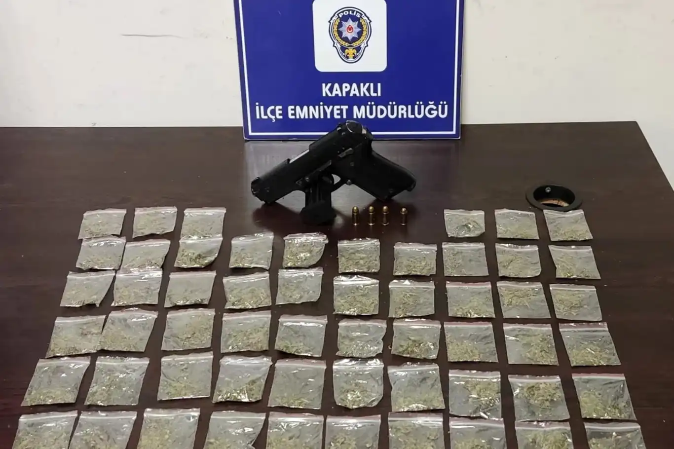 Tekirdağ'da uyuşturucu operasyonu: 3 gözaltı Tekirdağ'da uyuşturucu operasyonu: 3 gözaltı