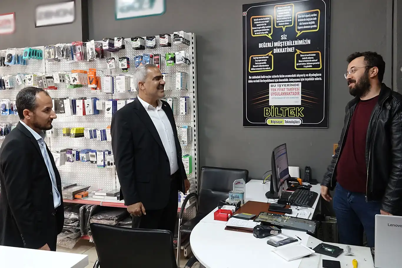 Gaziantep Büyükşehir Belediye Başkan adayı Erat, Nizip'te esnaf ziyareti yaptı Gaziantep Büyükşehir Belediye Başkan adayı Erat, Nizip'te esnaf ziyareti yaptı